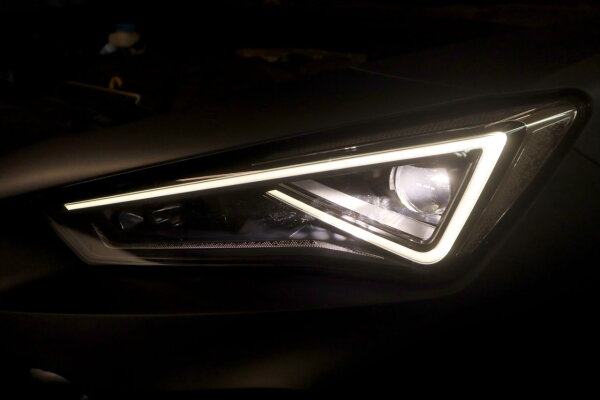 KUFATEC LED Matrix Scheinwerfer mit LED TFL für Seat Formentor KM7
